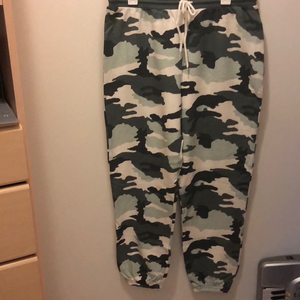 Camouflage joggers (brand new)